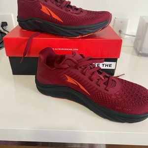 I sell new Altra tennis shoes in their box